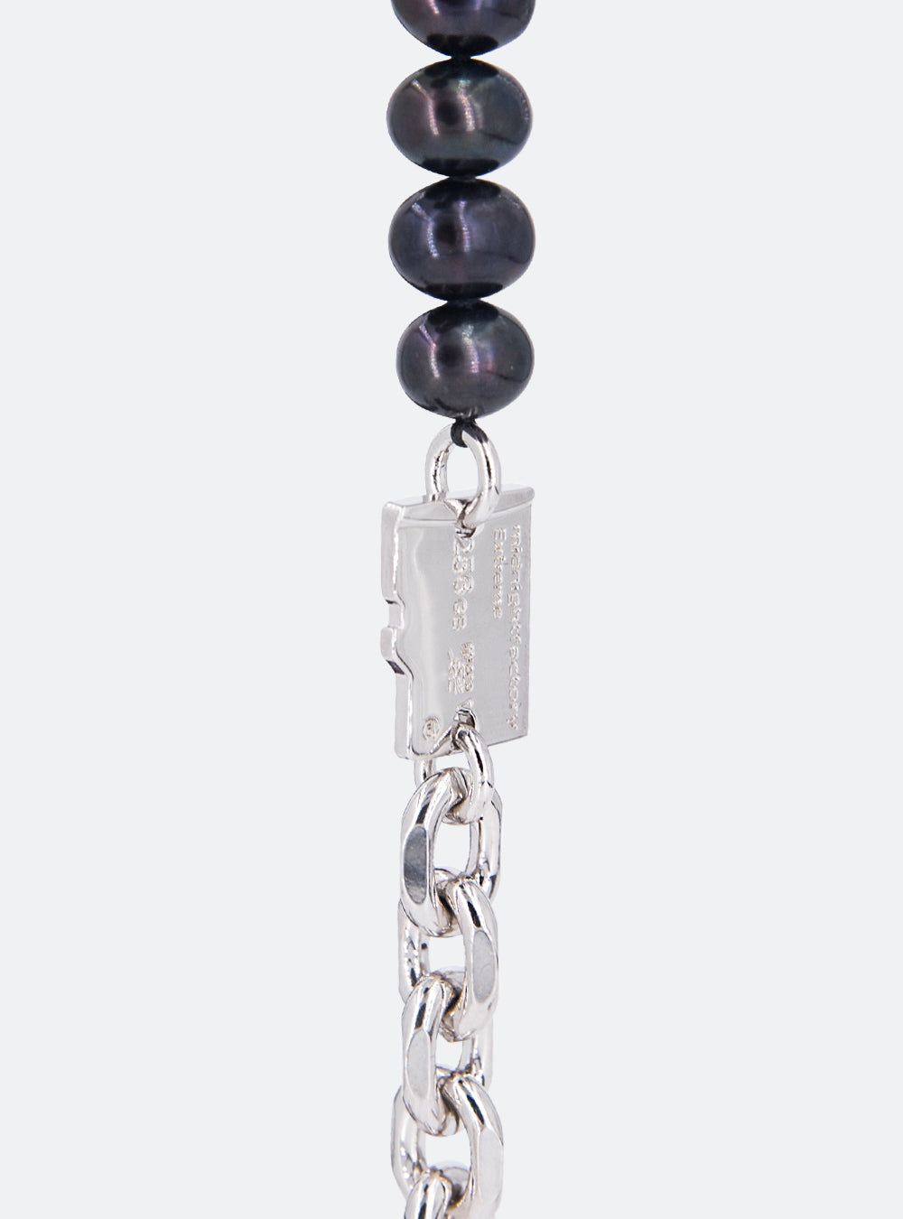 A MIDNIGHTFACTORY Micro-SD black freshwater pearls necklace with adjustable length [Pre-order].