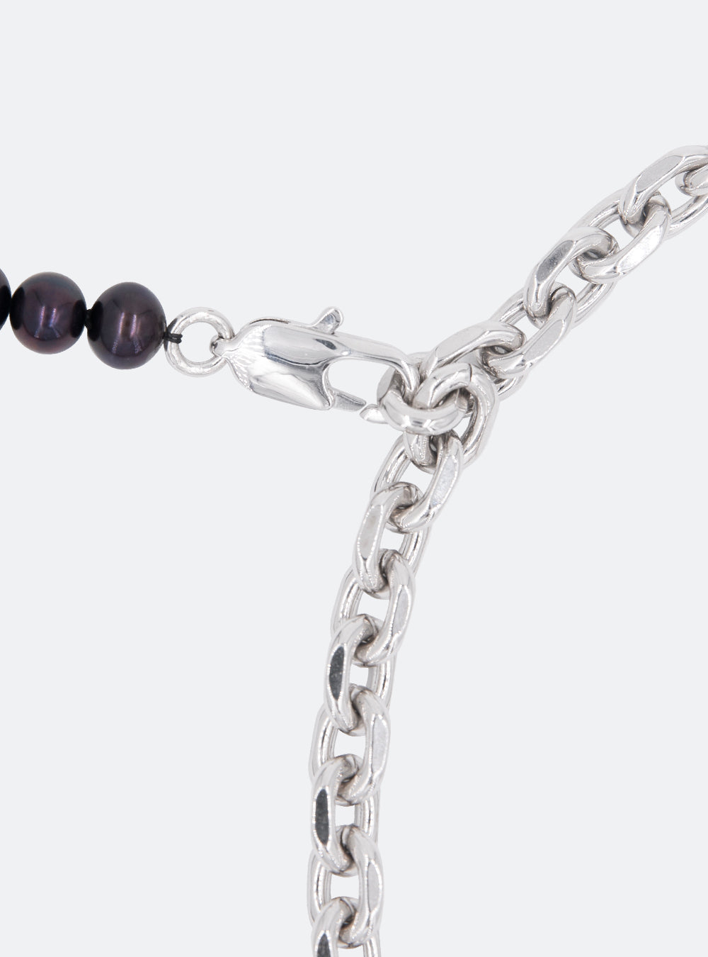 A Micro-SD black freshwater pearls necklace featuring black freshwater pearls on a rhodium-plated brass chain - [Pre-order] from MIDNIGHTFACTORY.
