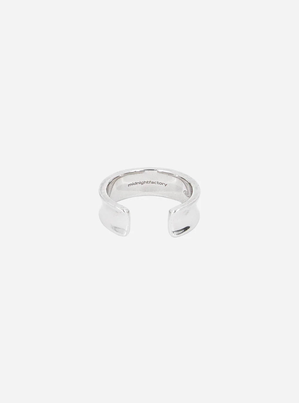 a MIDNIGHTFACTORY HEAVYDUTYKID ring on a white surface.