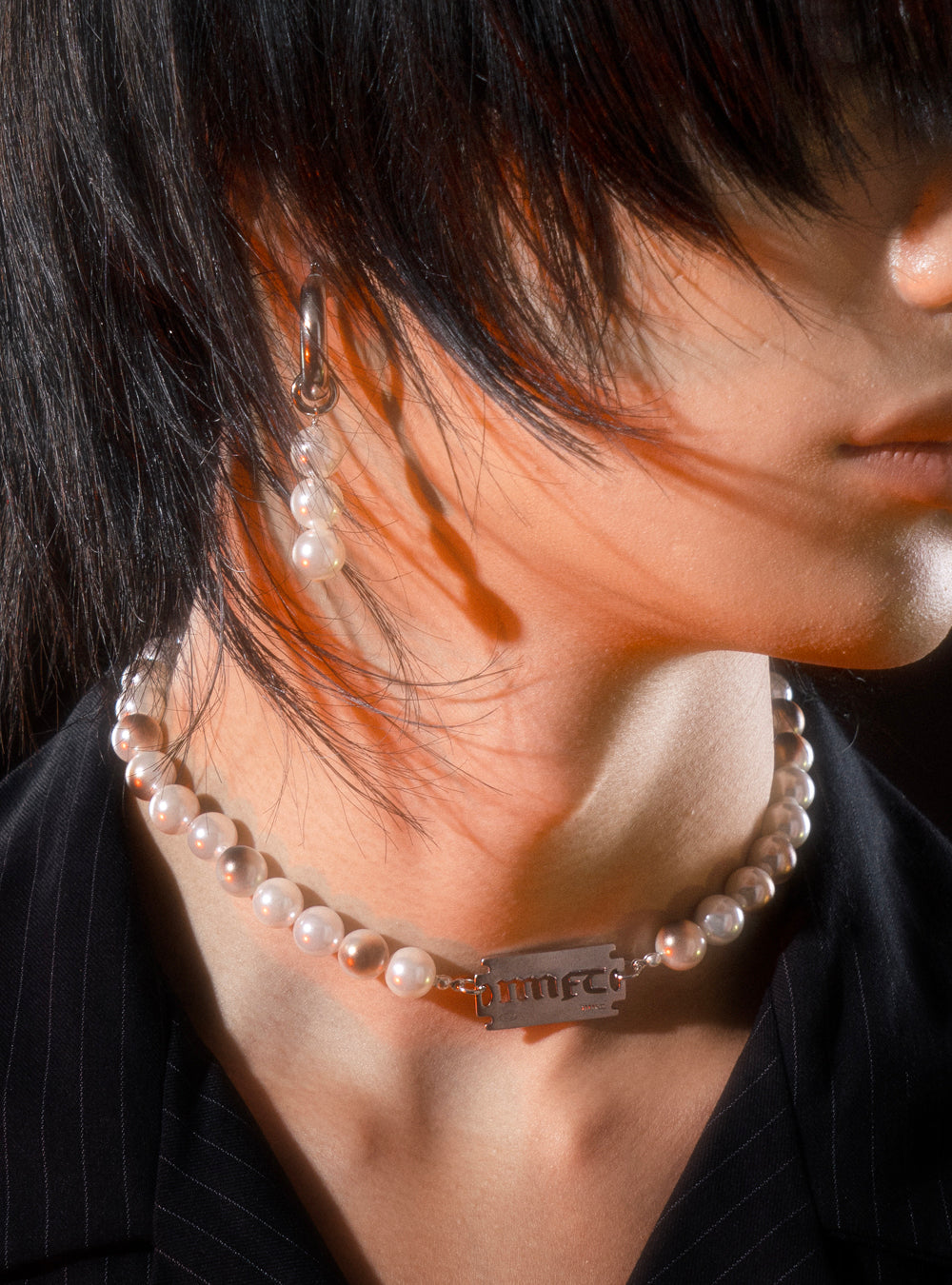 a woman wearing a Burnt pearls with MNFT blade choker necklace from MIDNIGHTFACTORY.