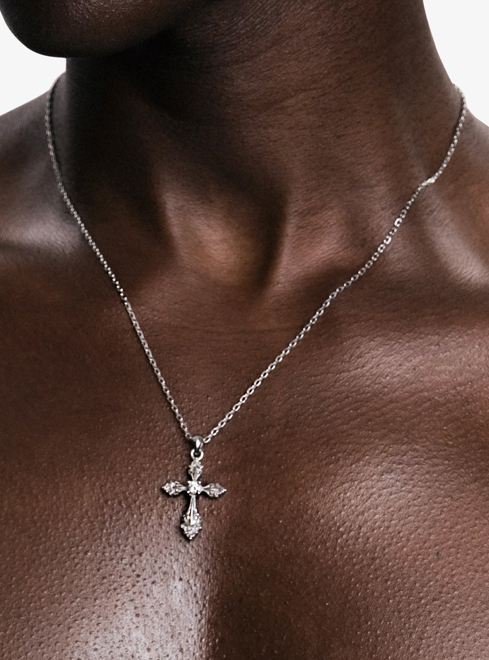 Cross pendant necklace