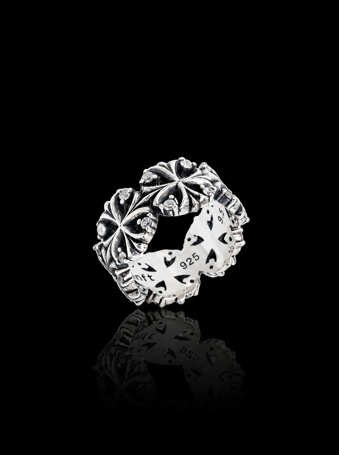 Maltese-cross quadruplets oxidised ring