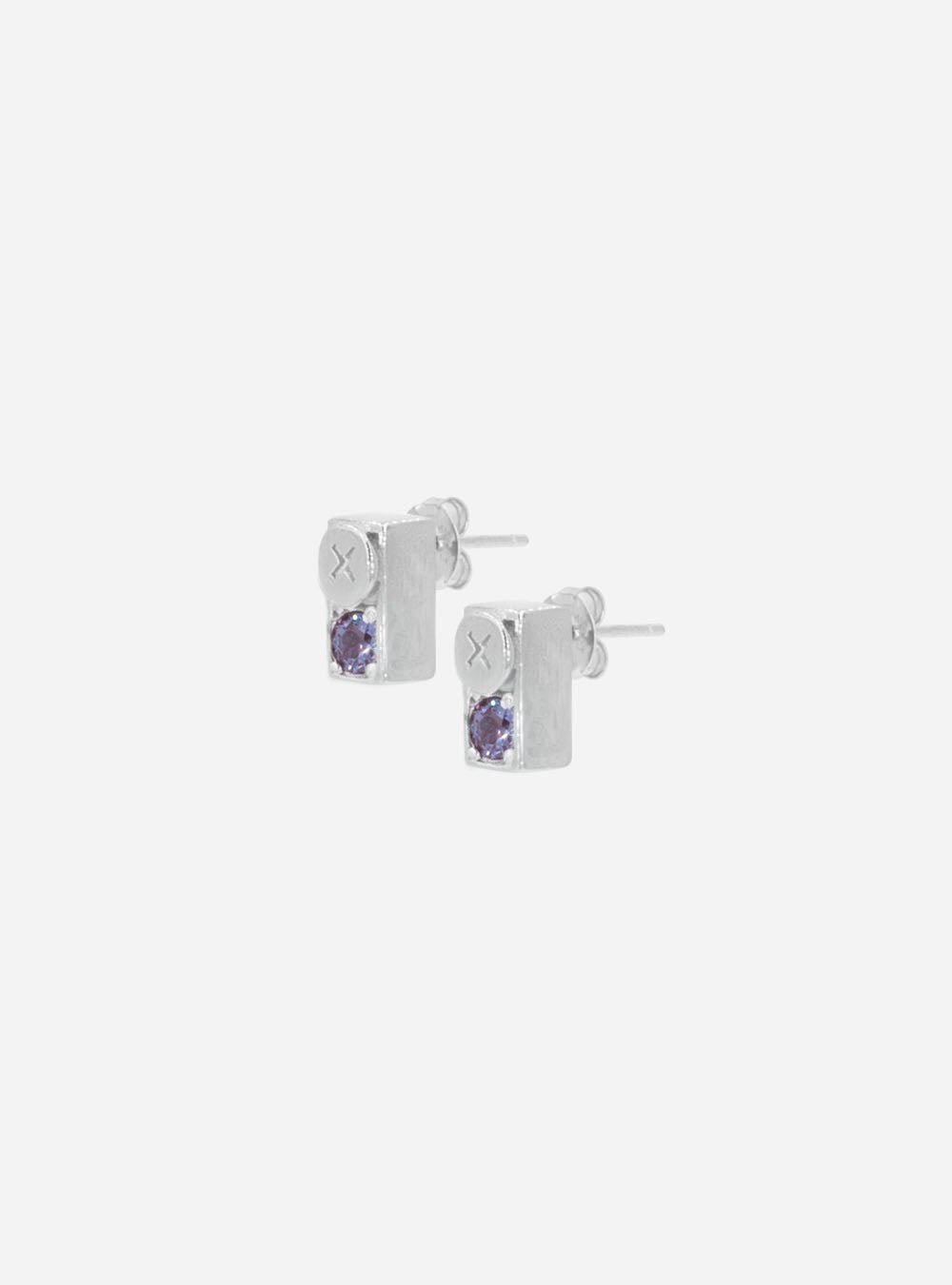 a pair of MIDNIGHTFACTORY Screwbox colour-changing alexandrite earrings.