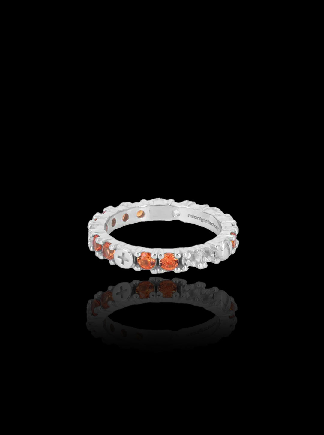 Broken eternity ring with sapphire