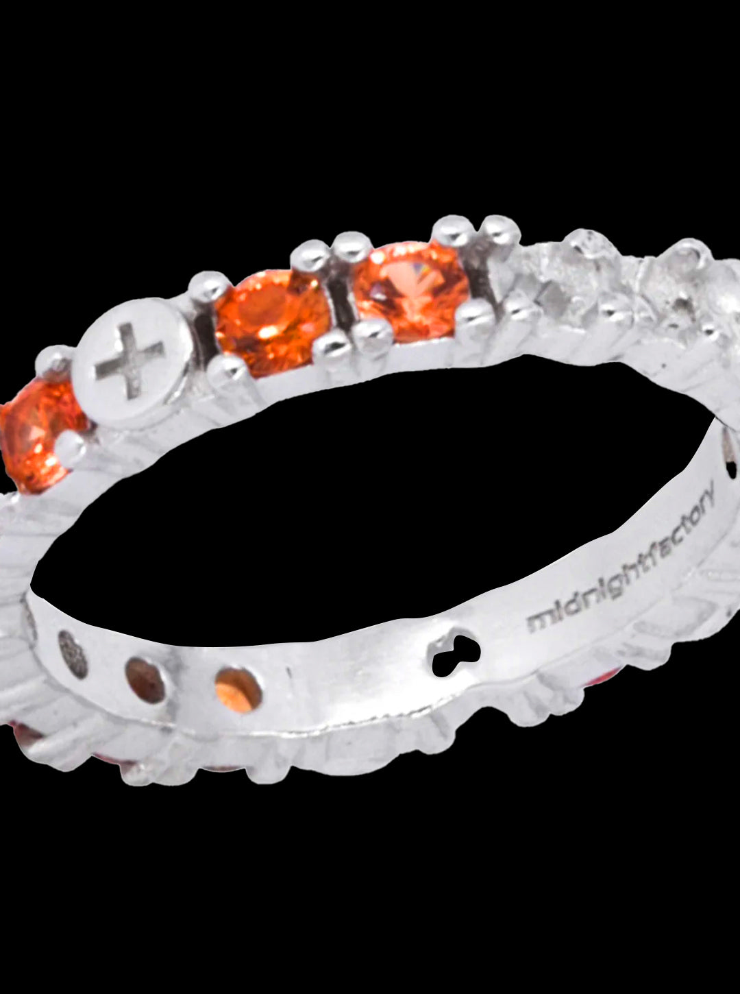Broken eternity ring with sapphire