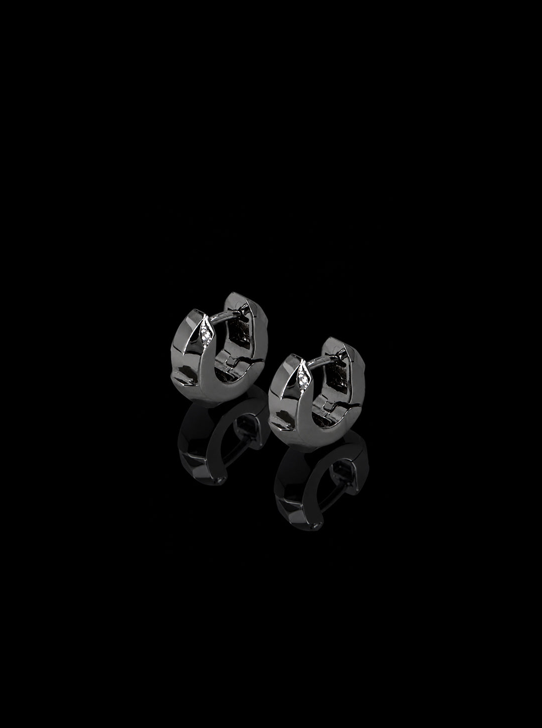 Chuck-nut huggie earrings