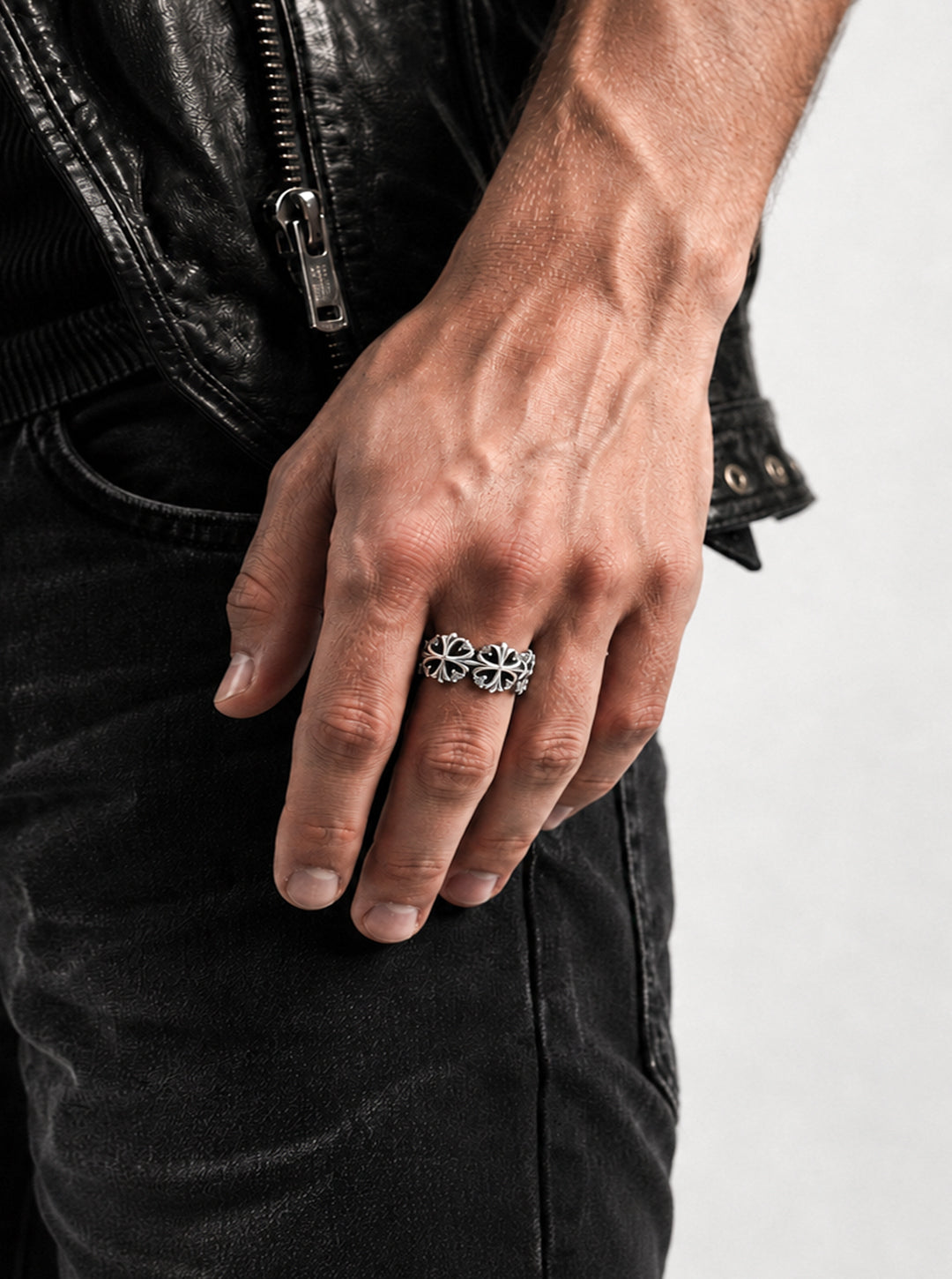 Maltese-cross quadruplets oxidised ring