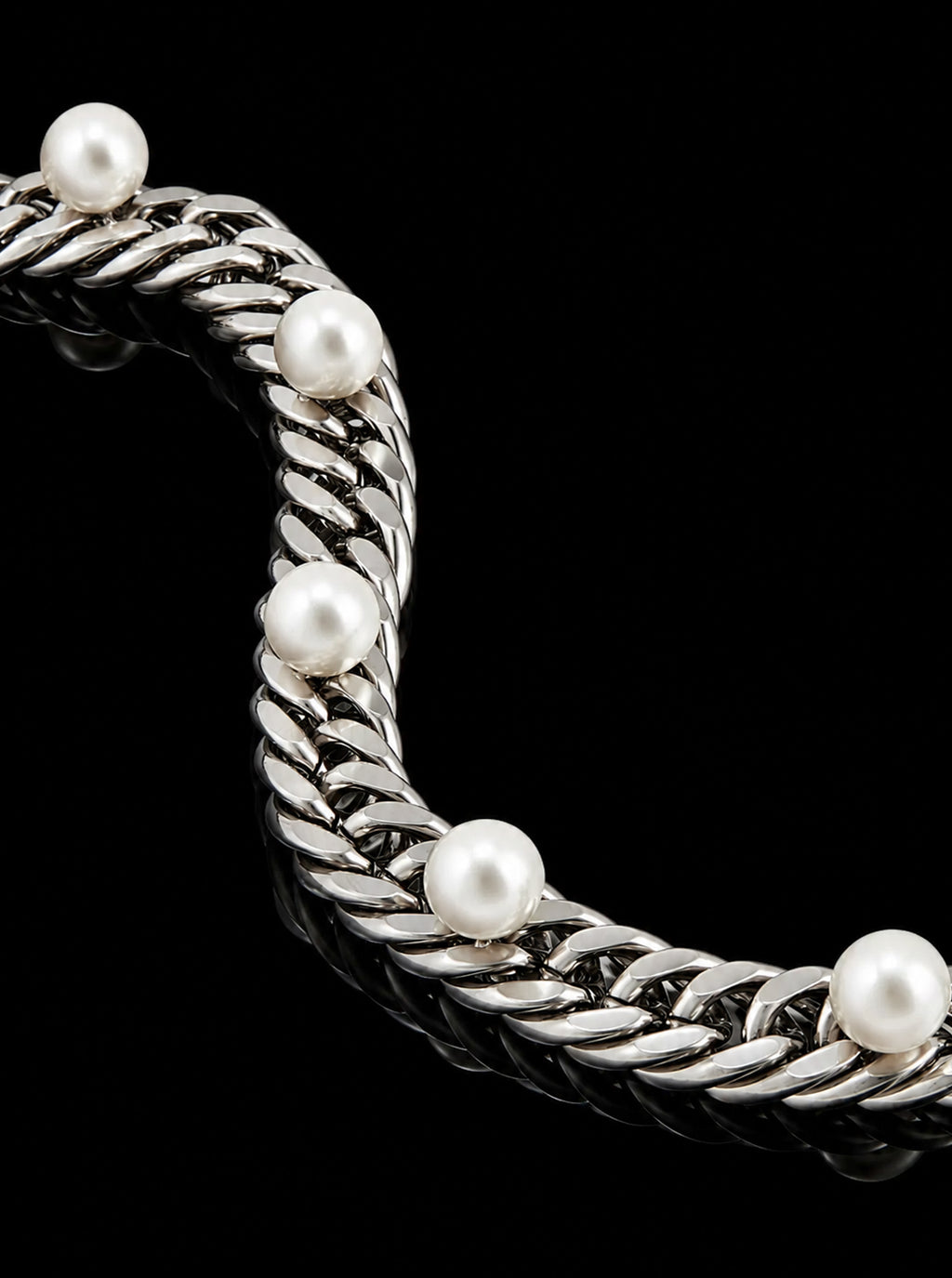 Pearls on curb-chain choker necklace