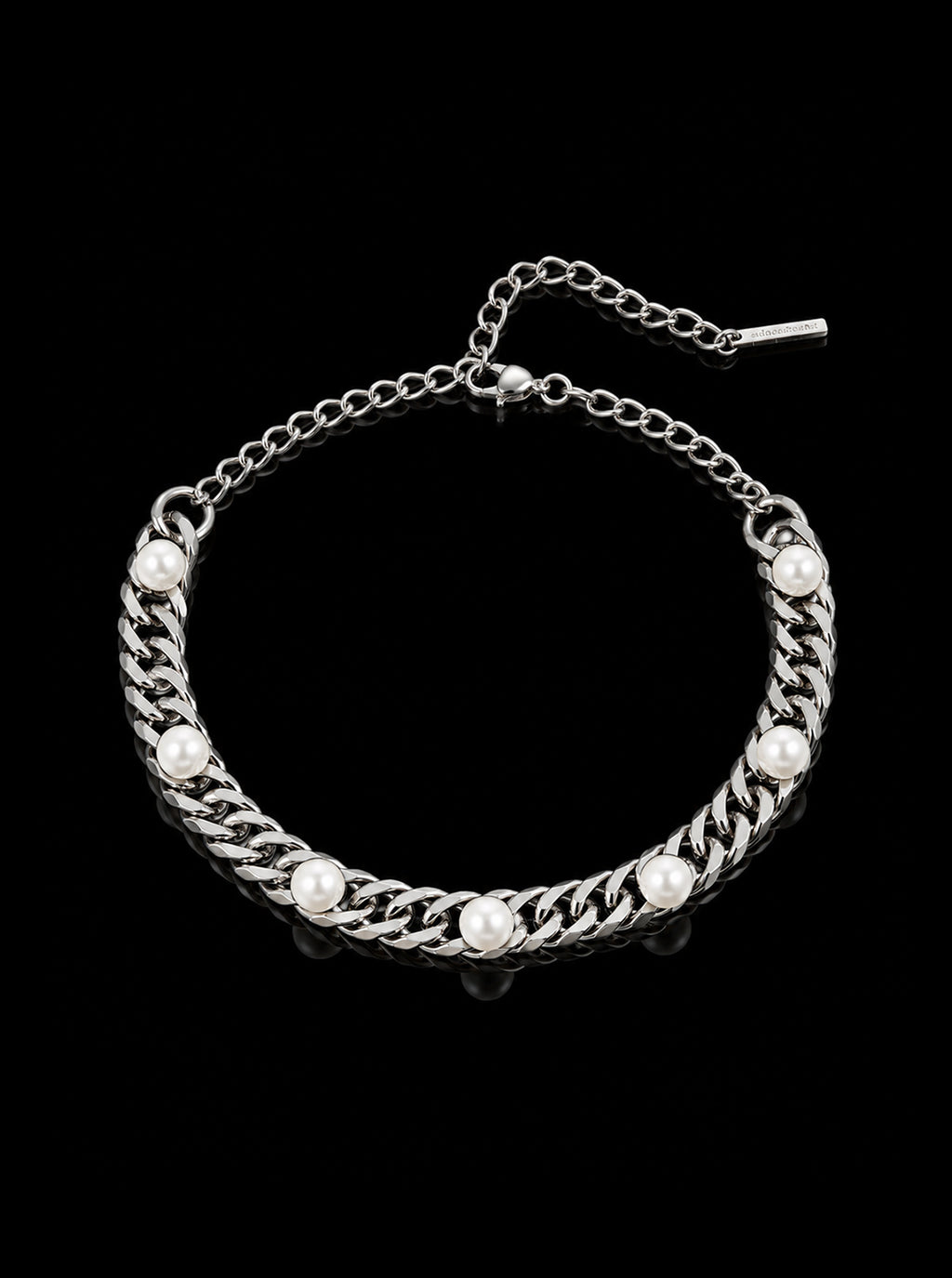 Pearls on curb-chain choker necklace