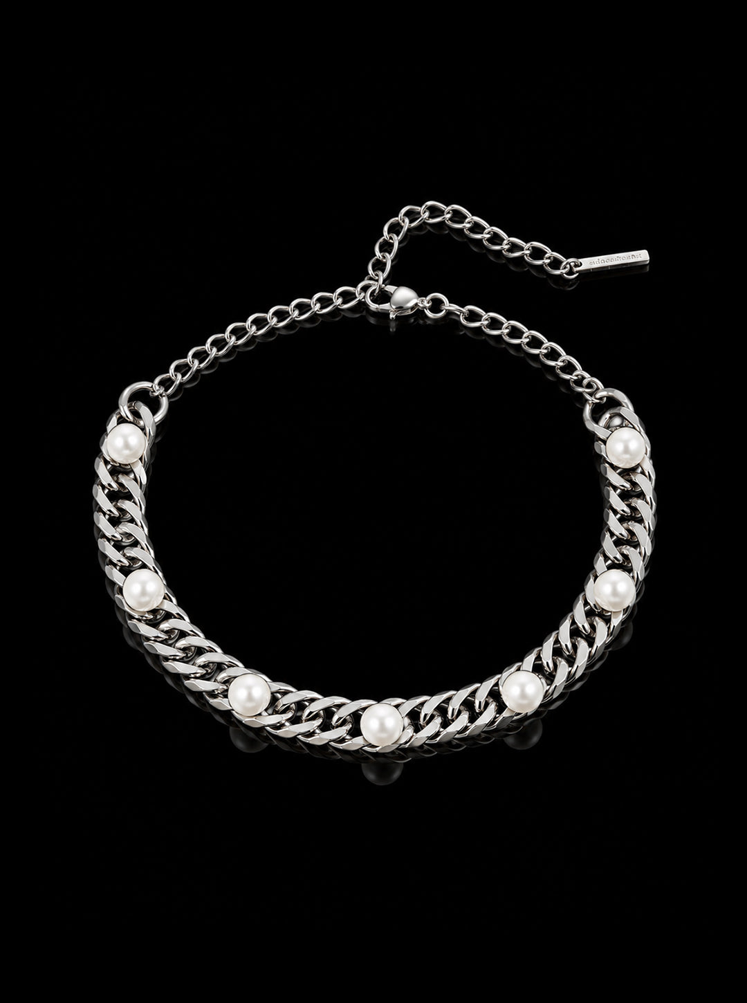Pearls on curb-chain choker necklace